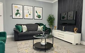 Luxury Home In Greater London - Rainham